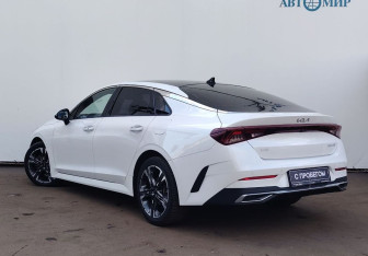 Подержанный автомобиль Kia K5 2023 года (6 фото)