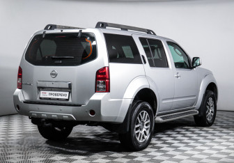 Подержанный автомобиль Nissan Pathfinder 2011 года (5 фото)
