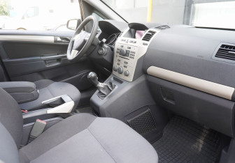 Подержанный автомобиль Opel Zafira Compactvan 2008 года (11 фото)