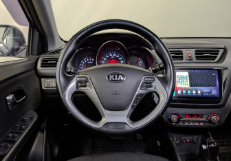 Подержанный автомобиль Kia Rio Sedan 2016 года (21 фото)