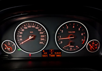 Подержанный автомобиль BMW X3 2016 года (12 фото)