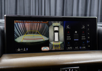 Подержанный автомобиль Lexus LX 2017 года (25 фото)