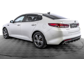Подержанный автомобиль Kia Optima Sedan 2017 года (7 фото)