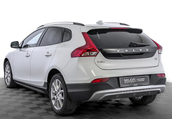 Подержанный автомобиль Volvo V40 Hatchback 2016 года (7 фото)