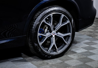 Подержанный автомобиль BMW X5 2021 года (15 фото)
