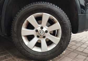 Подержанный автомобиль Volkswagen Tiguan 2010 года (13 фото)