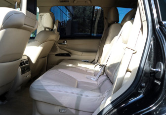 Подержанный автомобиль Lexus LX 2012 года (10 фото)