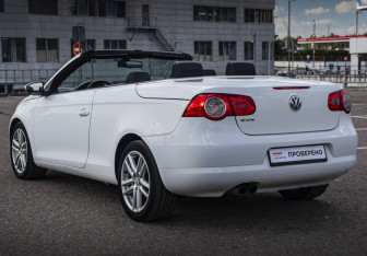 Подержанный автомобиль Volkswagen Eos 2010 года (7 фото)