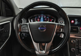 Подержанный автомобиль Volvo XC60 2014 года (12 фото)