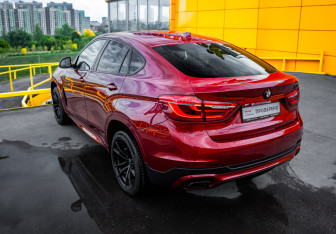 Подержанный автомобиль BMW X6 2017 года (7 фото)