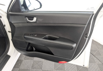 Подержанный автомобиль Kia Optima Sedan 2017 года (24 фото)