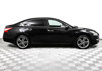 Подержанный автомобиль Nissan Teana 2014 года (4 фото)