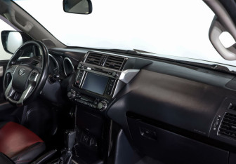 Подержанный автомобиль Toyota Land Cruiser Prado 2014 года (6 фото)
