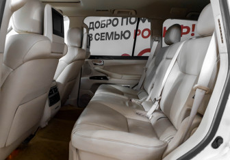Подержанный автомобиль Lexus LX 2014 года (10 фото)
