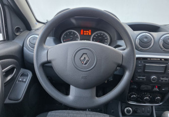 Подержанный автомобиль Renault Duster 2012 года (12 фото)