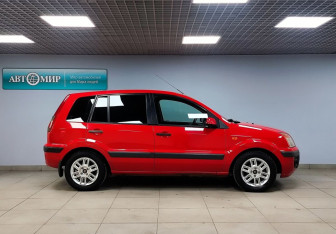 Подержанный автомобиль Ford Fusion 2008 года (4 фото)