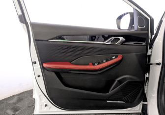 Подержанный автомобиль Geely Coolray 2023 года (19 фото)