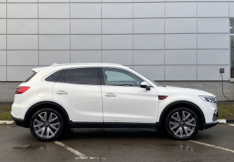 Подержанный автомобиль Hongqi HS5 2023 года (4 фото)