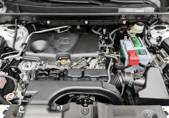 Подержанный автомобиль Toyota RAV4 2021 года (9 фото)