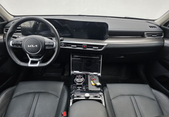 Подержанный автомобиль Kia K5 2024 года (11 фото)