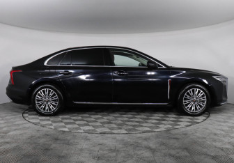 Подержанный автомобиль Hongqi H5 2024 года (4 фото)