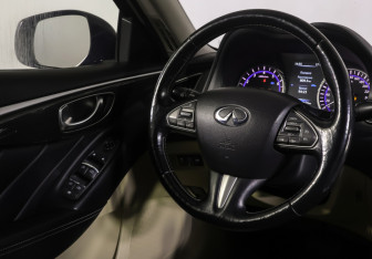 Подержанный автомобиль Infiniti Q50 2014 года (12 фото)