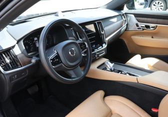 Подержанный автомобиль Volvo S90 2021 года (13 фото)