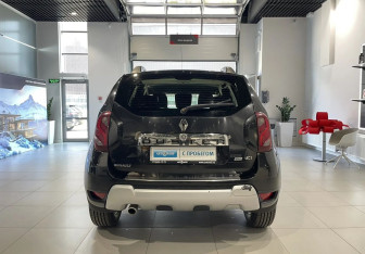 Подержанный автомобиль Renault Duster 2015 года (5 фото)