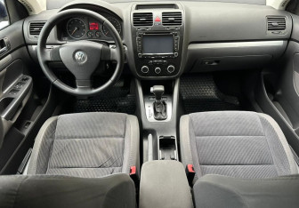 Подержанный автомобиль Volkswagen Jetta Sedan 2007 года (11 фото)
