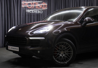 Подержанный автомобиль Porsche Cayenne 2016 года (25 фото)
