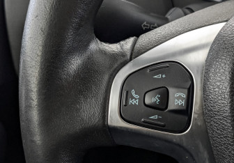 Подержанный автомобиль Ford Fiesta Sedan 2015 года (15 фото)