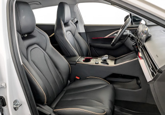 Подержанный автомобиль Omoda C5 2023 года (24 фото)