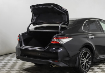 Подержанный автомобиль Toyota Camry Sedan 2021 года (17 фото)