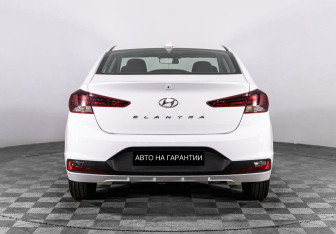 Подержанный автомобиль Hyundai Elantra Sedan 2020 года (4 фото)
