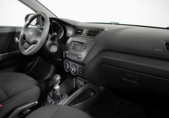 Подержанный автомобиль Kia Rio Sedan 2012 года (9 фото)