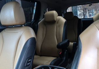 Подержанный автомобиль Kia Carnival 2020 года (13 фото)