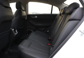 Подержанный автомобиль Omoda S5 2023 года (10 фото)