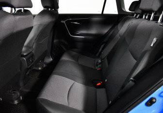 Подержанный автомобиль Toyota RAV4 2019 года (8 фото)