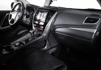 Подержанный автомобиль Mitsubishi Pajero Sport 2021 года (11 фото)