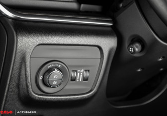 Подержанный автомобиль Jeep Grand Cherokee 2023 года (14 фото)