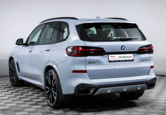 Подержанный автомобиль BMW X5 2025 года (7 фото)