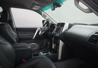 Подержанный автомобиль Toyota Land Cruiser Prado 2010 года (11 фото)