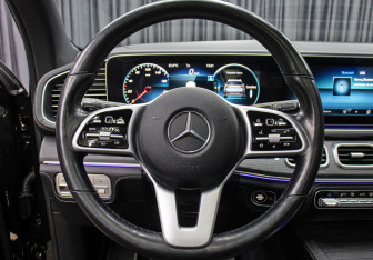 Подержанный автомобиль Mercedes-Benz GLE 2020 года (17 фото)