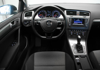 Подержанный автомобиль Volkswagen Golf Hatchback 2013 года (9 фото)