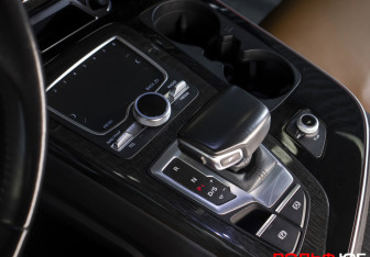 Подержанный автомобиль Audi Q7 2015 года (15 фото)