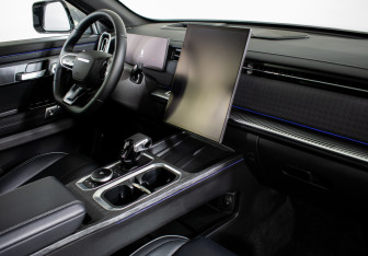 Подержанный автомобиль Jaecoo J7 2024 года (11 фото)