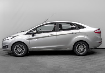 Подержанный автомобиль Ford Fiesta Sedan 2016 года (8 фото)