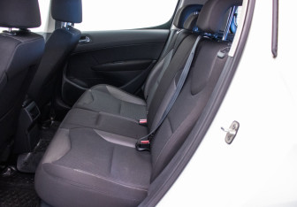 Подержанный автомобиль Peugeot 308 Hatchback 2009 года (11 фото)