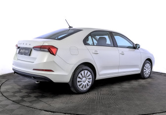 Подержанный автомобиль Skoda Rapid Liftback 2021 года (5 фото)