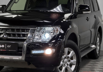 Подержанный автомобиль Mitsubishi Pajero 2015 года (26 фото)